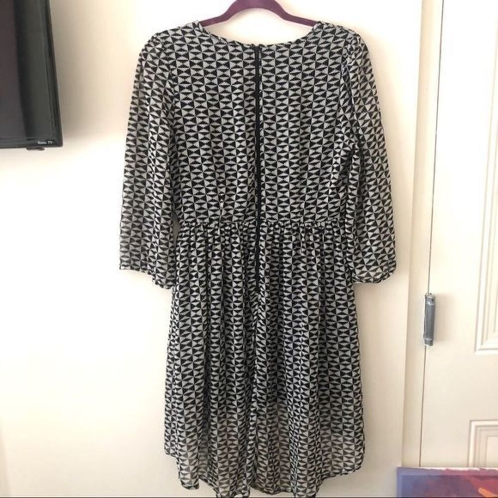 ONE CLOTHING Geometric Patterned Dress Large - Picture 4 of 6